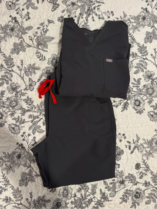 Figs Pants - Women FIGS Gray Scrub Set